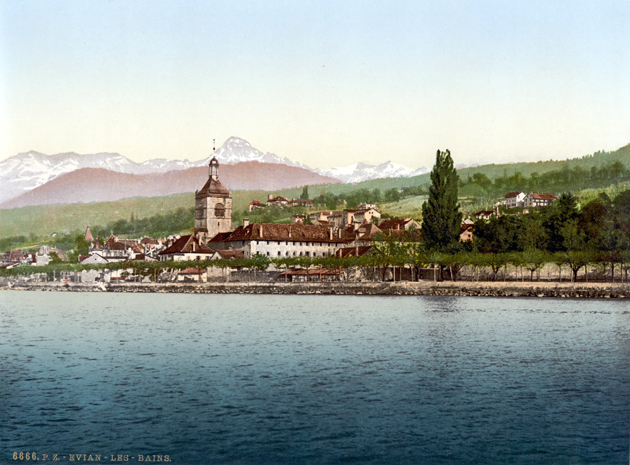 Carte postale ancienne où l'on voit notamment l'église d'Evian les Bains